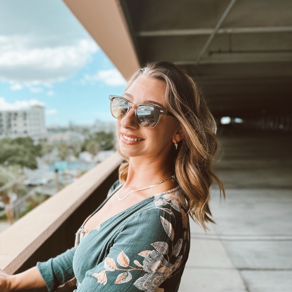 Meet your Posher, Oriana - Picture 2 of 3